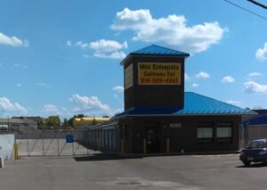 RV Storage in Gatineau Quebec Mini Entrepots Gatineau Est 1 300x213