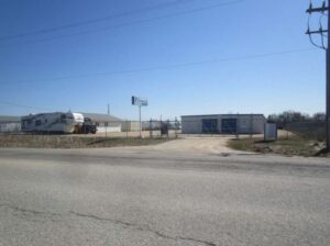 RV Storage in Lac du Bonnet Manitoba Storage Bros Lac du Bonnet 1 1 300x224